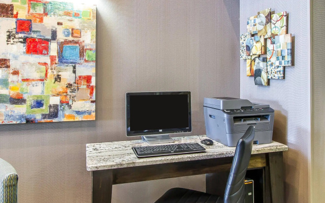 Comfort Inn & Suites Pauls Valley - City Lake