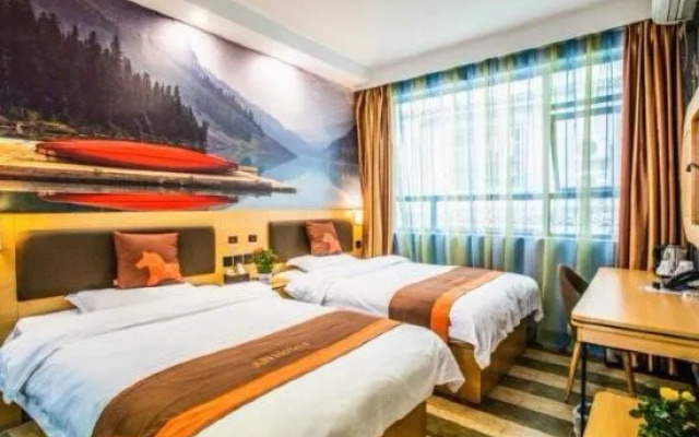 Junshang Hotel (Yangshuo West Street Store)