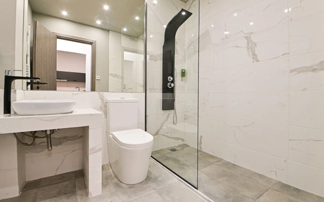 Thisean Modern Suites by Athens Stay