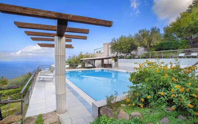 Luxury villa with marvellous terrace overlooking the sea-VILLA LILIANA