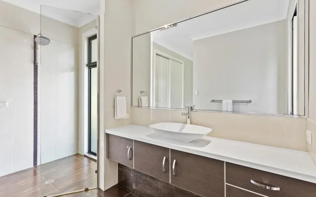 Ravensbourne Escape- Quingilli