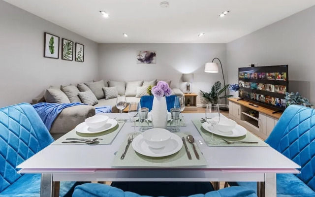 Modern Battersea Suite - London City Retreat