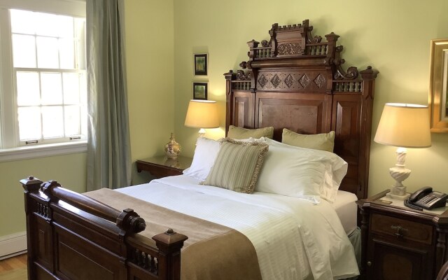 Manoir Chamberland (Adults Only, No Pets)