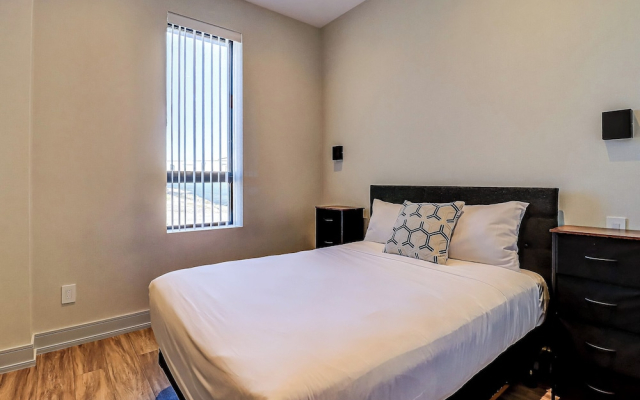 Dream Suites Near YYZ Airport
