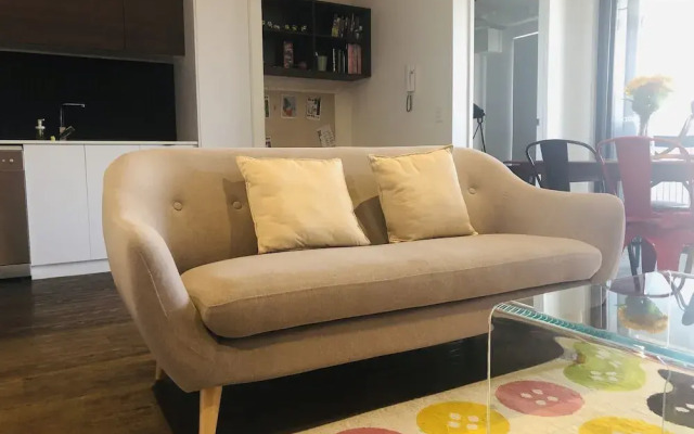 Stylish Home 15 mins from City & Airport