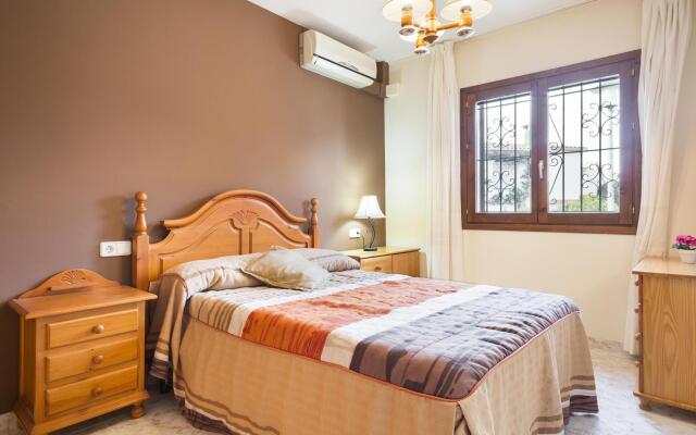 Veni in L'Escala with 3 bedrooms and 1 bathrooms