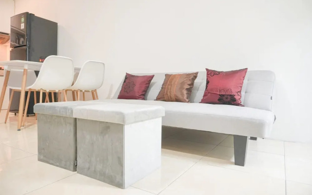 Modern And Homey 2Br At Mt Haryono Square Apartment