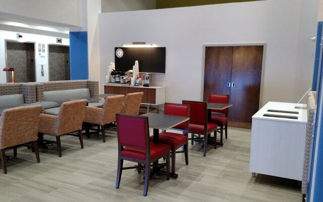 Holiday Inn Express & Suites Tempe by IHG
