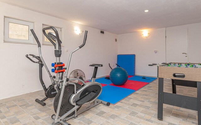 Amazing Home in Grebastica With Wifi and 4 Bedrooms