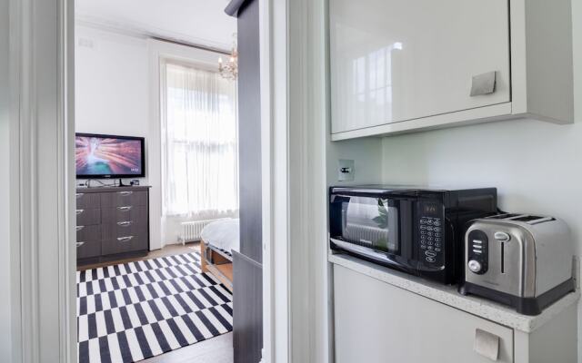 Large Studio Apartment  Central London