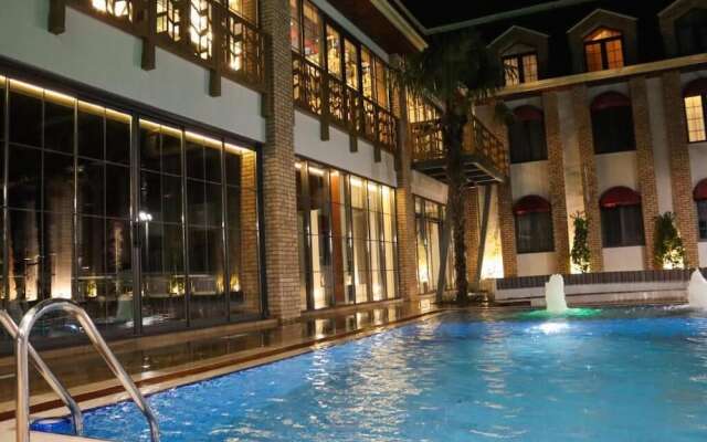MandarinnART Hotel
