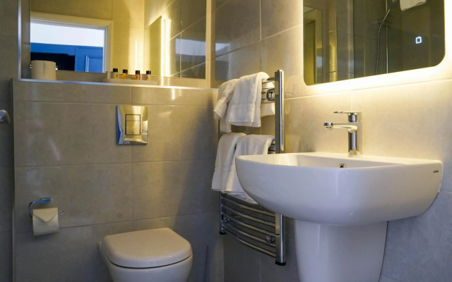 Alcock & Brown Hotel