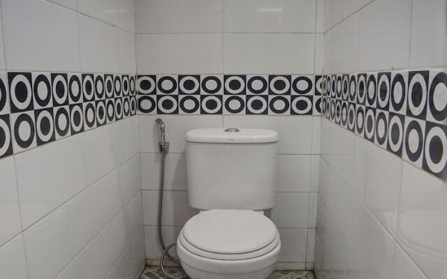 SPOT ON 92822 Finest House Near Amplas Bus Terminal
