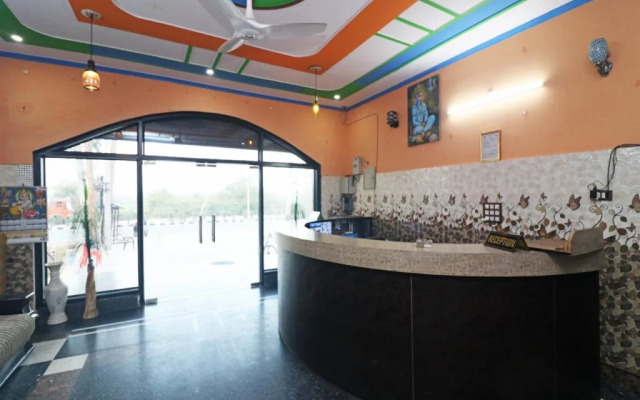 Tr Hotel By OYO Rooms