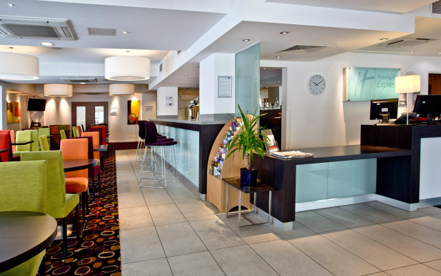 Holiday Inn Express Birmingham–South A45