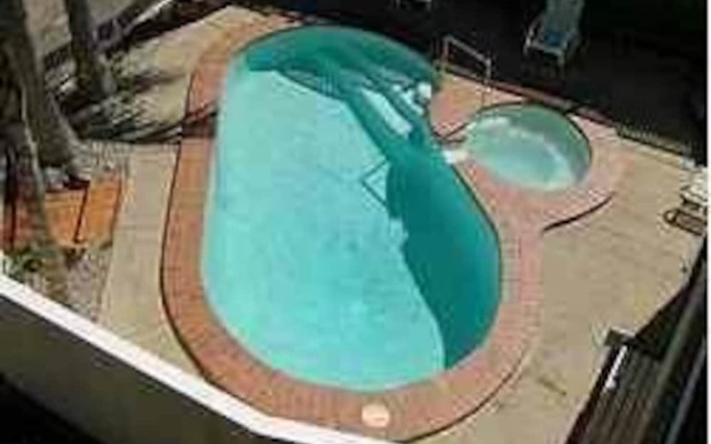Whitecaps Holiday Apartments