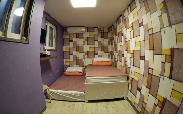 HI Guest House - Hostel