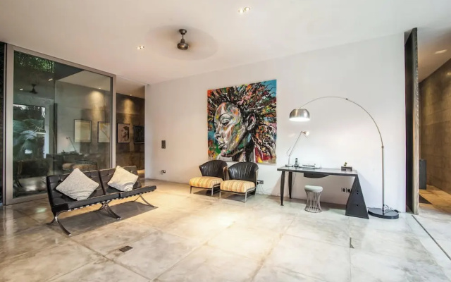 Modern 4BD Villa with Pool in Seminyak – Hotel Rooms – Kuta
