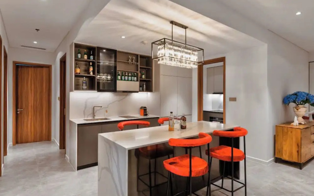 The Crest Residence Luxury by Metropole