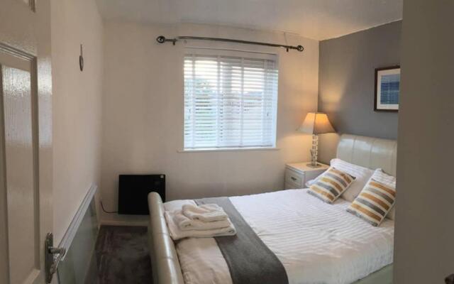 Comfy;PoundHill;Crawley Apartment near Gatwick and London