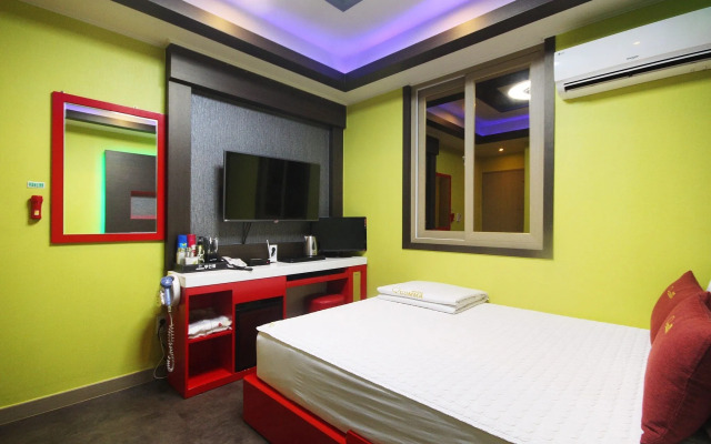 Jinju Comma Self Check-in Motel