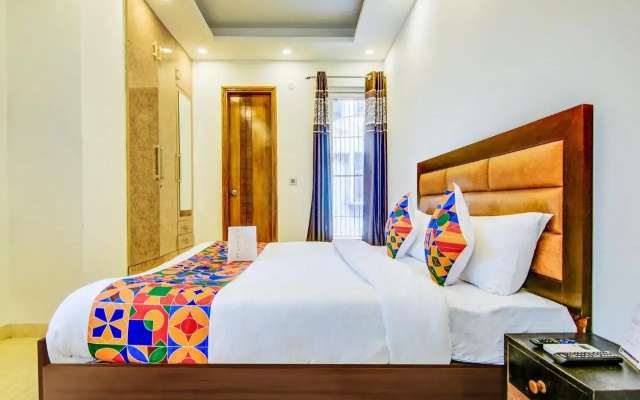Fabhotel Floyd