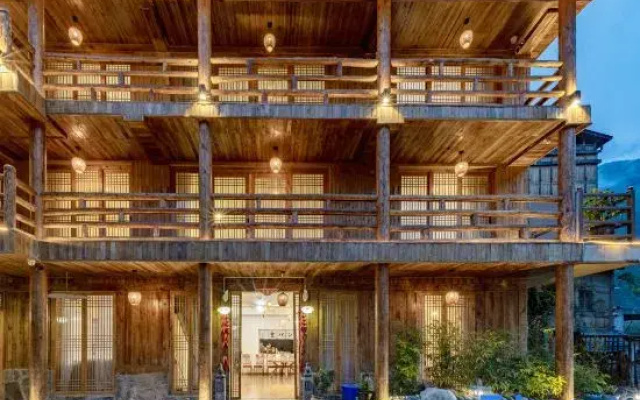 Hailuogou Mountain Autumn Private Homestay