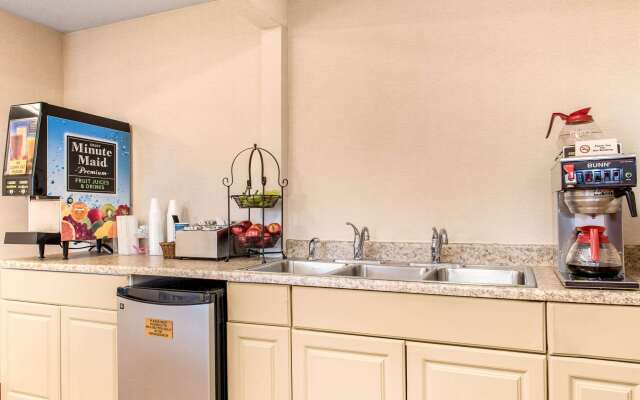 Econo Lodge Airport - Holland