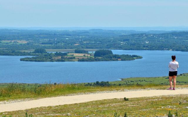 Charming 17th century house, beautiful garden, in Huelgoat