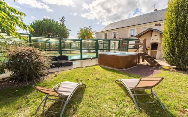 Studio in Mouterre-silly, With Pool Access, Enclosed Garden and Wifi -