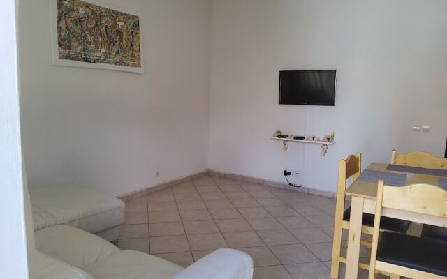 Impeccable 2-bed Apartment Located in Santa Maria