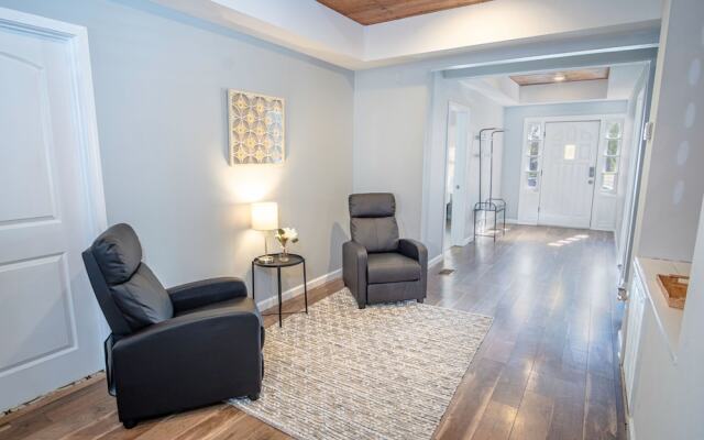 Magnificent Large Home Near Downtown