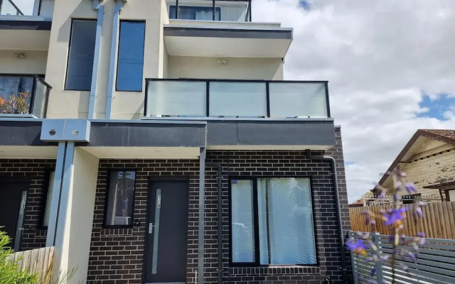 Rosie Townhouse at Gordon - Prime Location