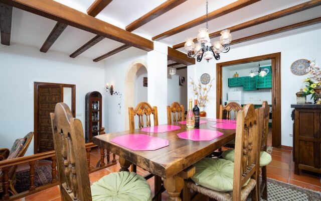Comfortable 4-bed Villa With Panoramic Views