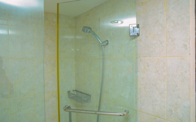 Best Price Studio at Tamansari The Hive Apartment