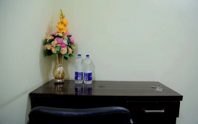 Liv In By Golden Plate