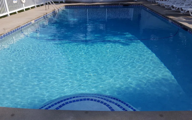 Riverbank Motel and Cabins