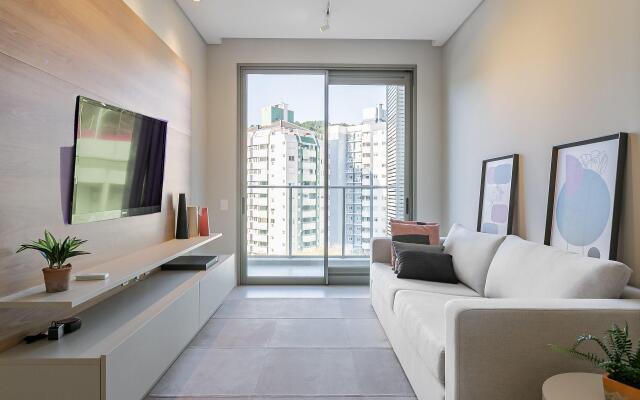 Moderno em condomínio com foodhall #CORG02