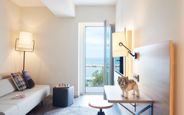 Moxy Patra Marina