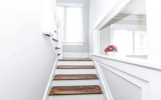 29th Street Trendy Lakeview Craftsman 8