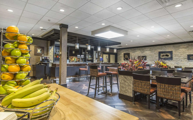 Quattro Hotel & Conf. Centre, an Ascend Collection Hotel