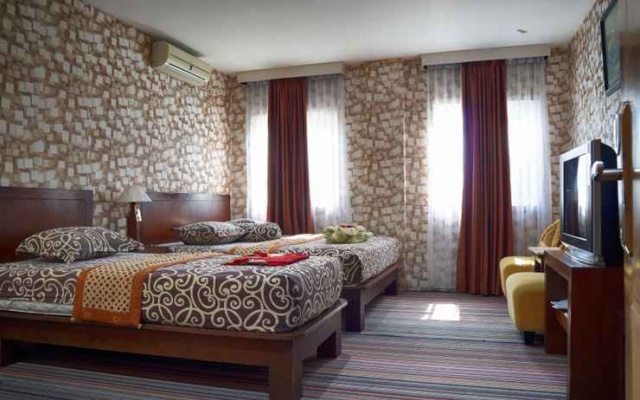 Hotel Bintang Mulia – Guest Rooms – Bagan Batu