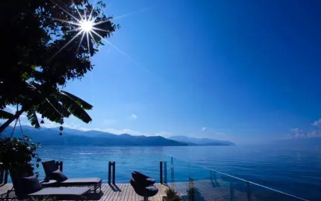 Dali Shuanglang Scenic Area Gongjiang Island Seaview Inn