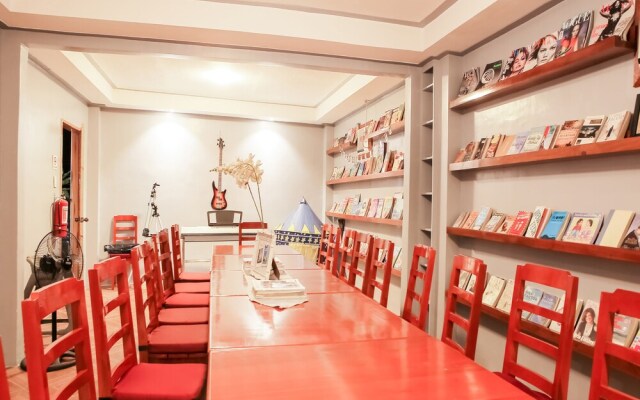 OYO 484 Gonzala Suites