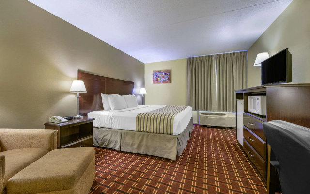 Econo Lodge Inn & Suites Triadelphia - Wheeling