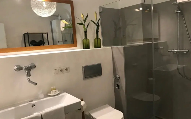 BARONHAUS Aparthotel & Suites