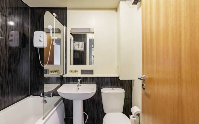 Summit Central - Quiet 2BR Flat, Wifi, Parking