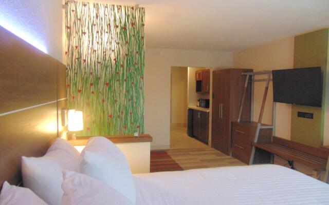 Holiday Inn Express & Suites Wapakoneta by IHG