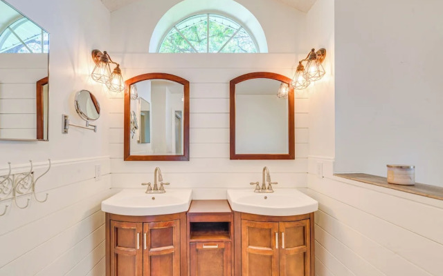 Private Pool & Lanai: Spring Hill Oasis