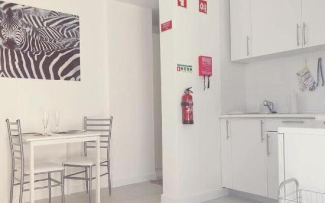 Moradia Geminada V0 - Localização Central - Casa Inteira